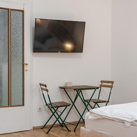 Budget City Stay - Near Wiener Stadthalle Ideal For Longstays Buitenkant foto