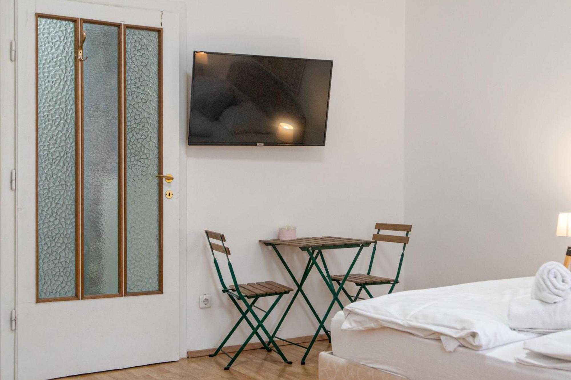 Budget City Stay - Near Wiener Stadthalle Ideal For Longstays Buitenkant foto