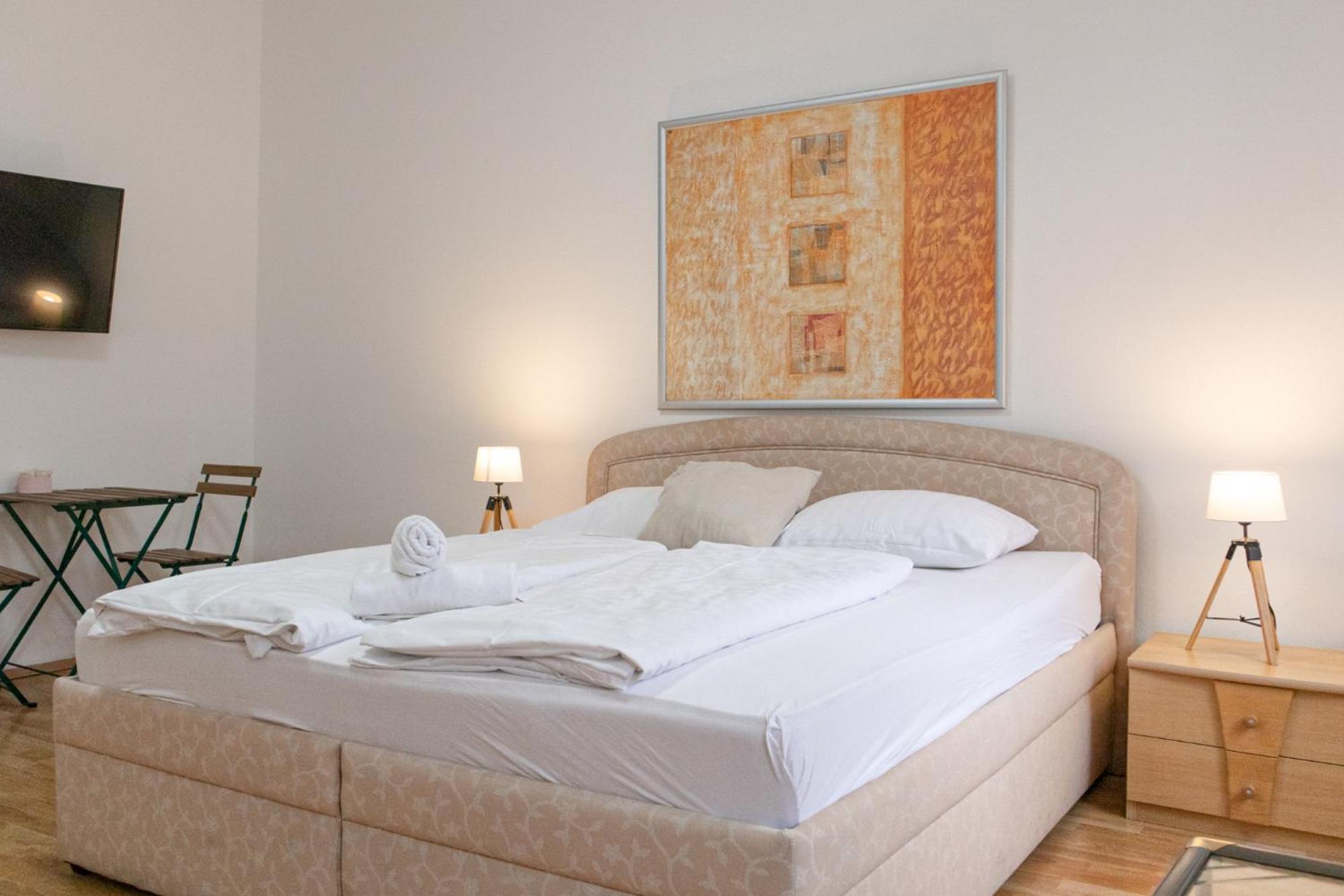 Budget City Stay - Near Wiener Stadthalle Ideal For Longstays Buitenkant foto