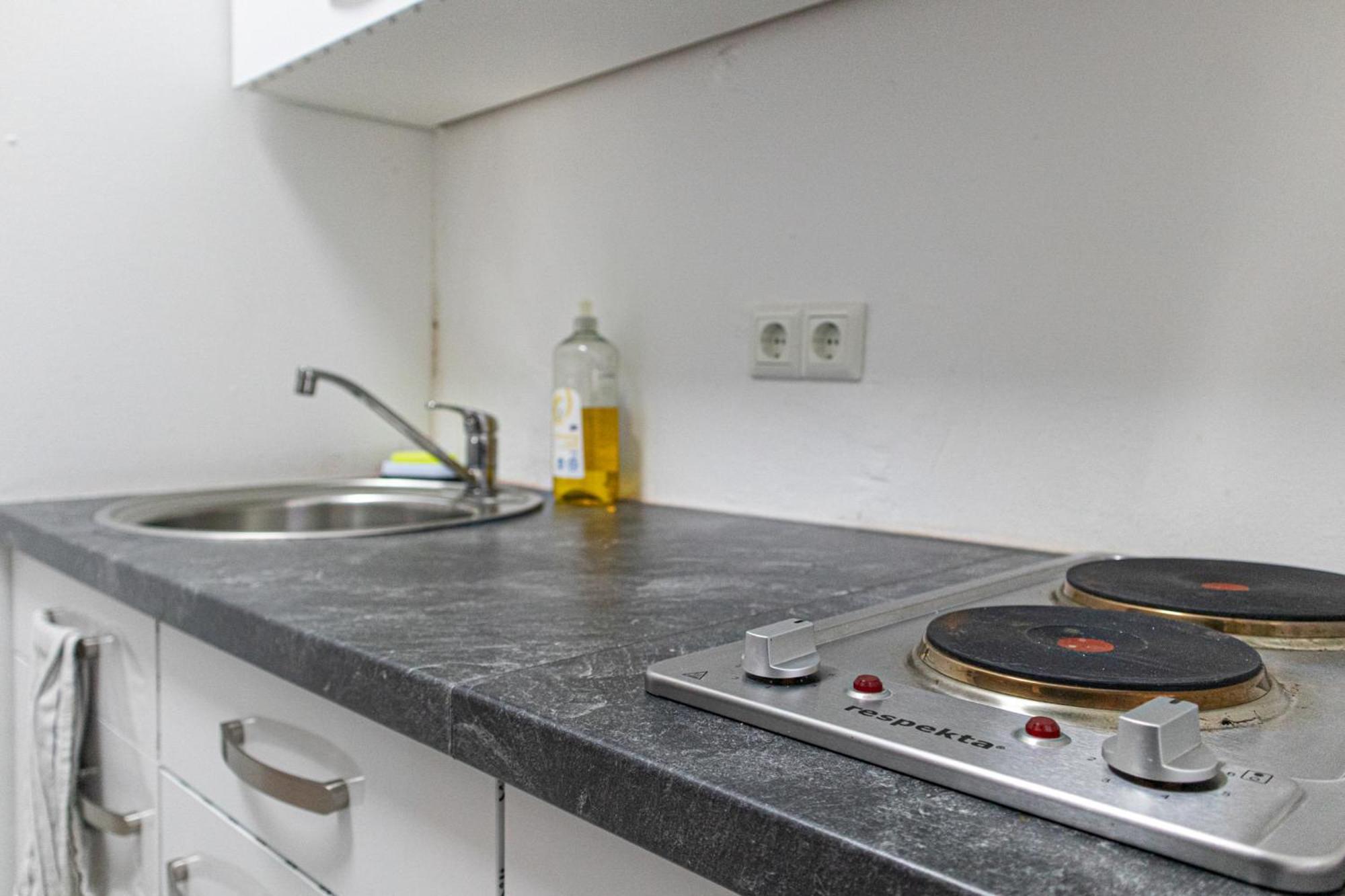 Budget City Stay - Near Wiener Stadthalle Ideal For Longstays Buitenkant foto