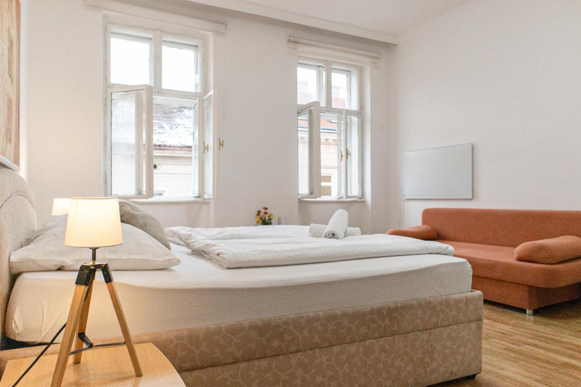 Budget City Stay - Near Wiener Stadthalle Ideal For Longstays Buitenkant foto