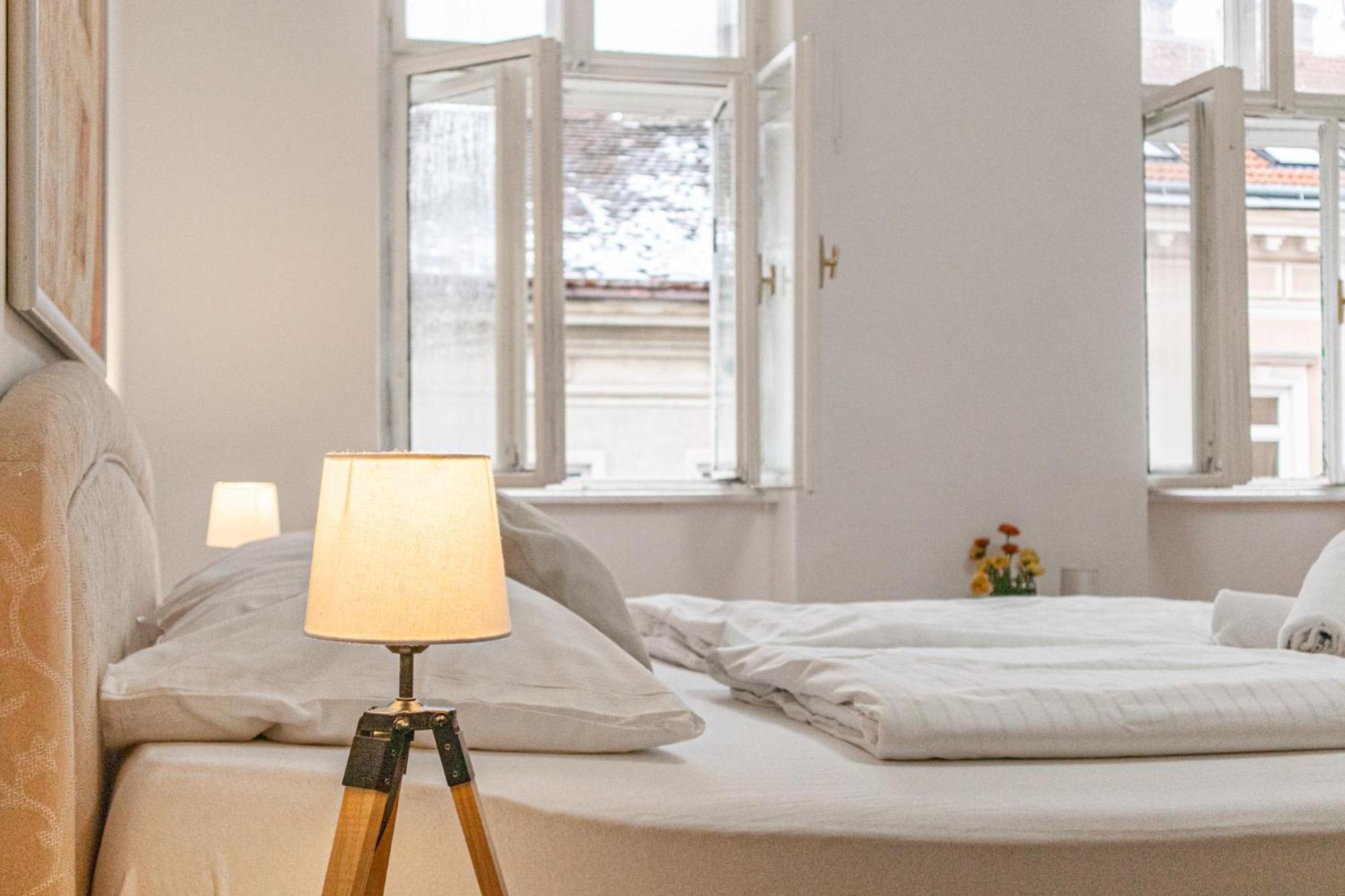 Budget City Stay - Near Wiener Stadthalle Ideal For Longstays Buitenkant foto